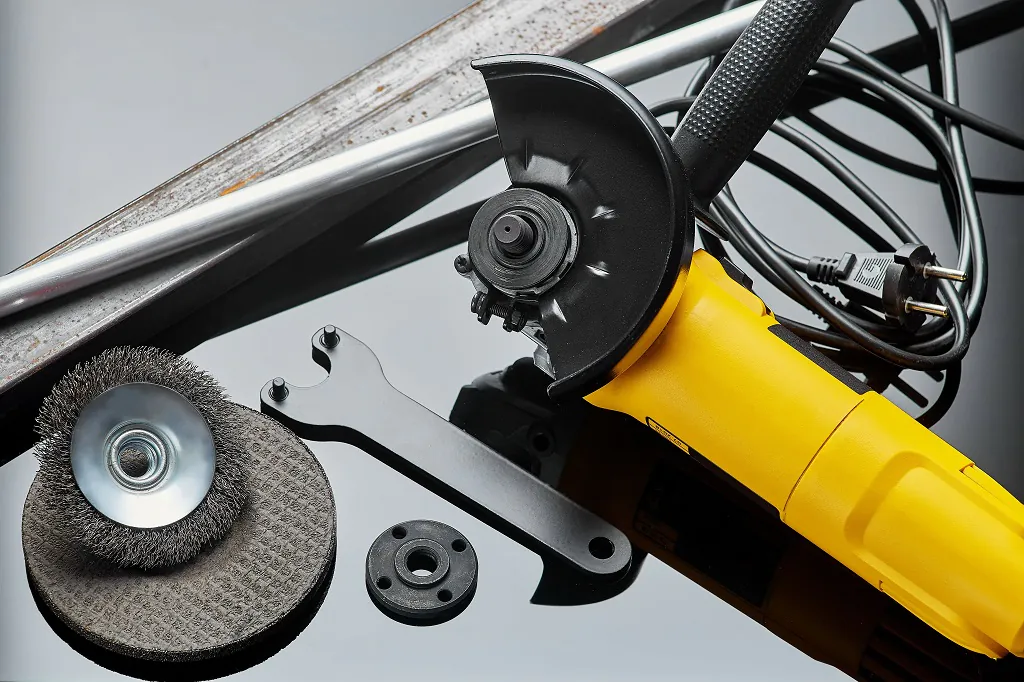 Szlifierki kątowe z regulacją obrotów to moc, dokładność i niezawodność w każdej trudnej pracy zawodowej.